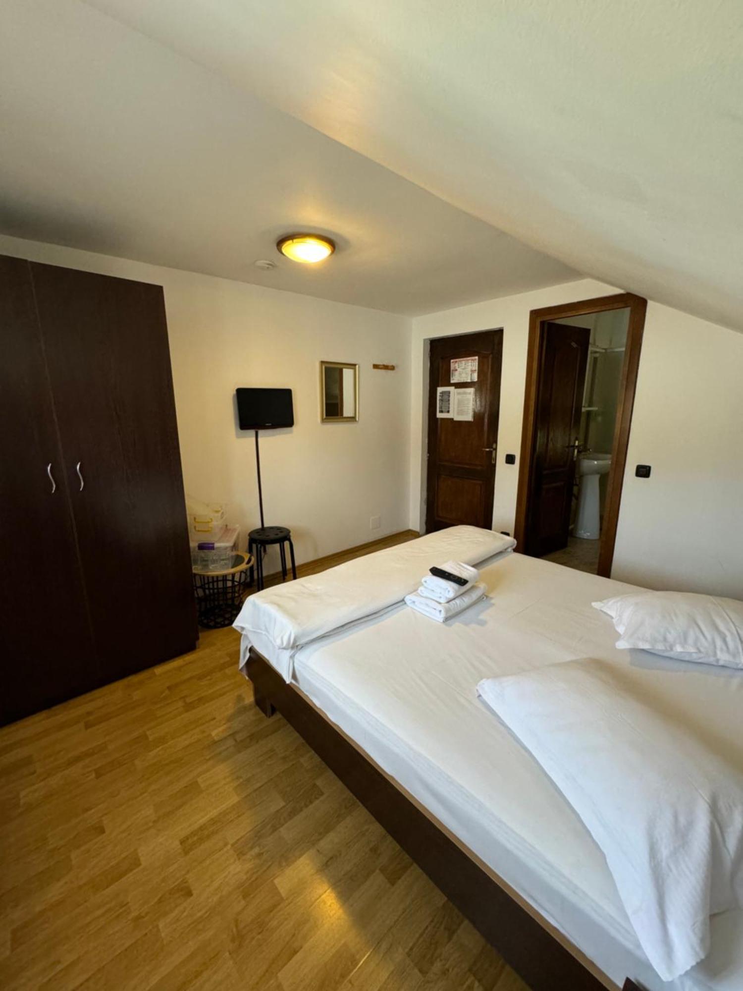 Casa David Hotel บุชเตนี ภายนอก รูปภาพ
