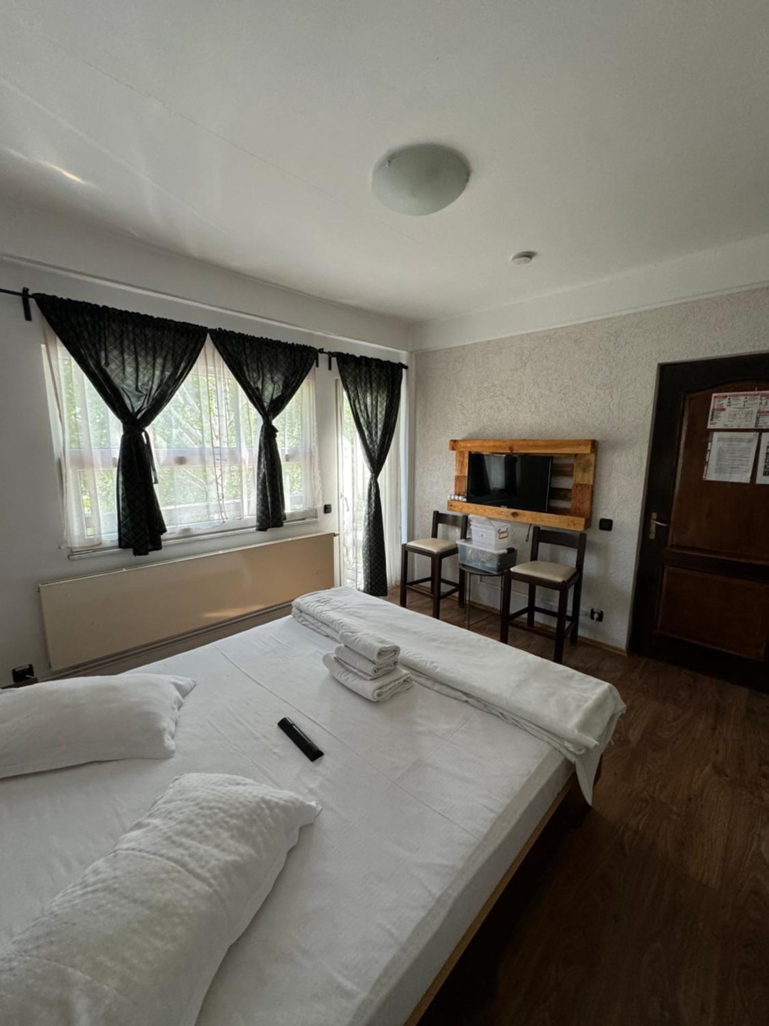 Casa David Hotel บุชเตนี ภายนอก รูปภาพ